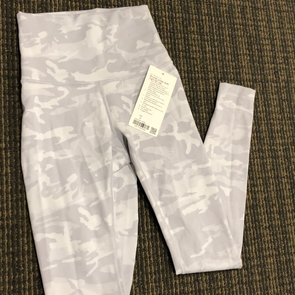 lululemon athletica Pants - NWT! Lululemon Wunder Under SHR Tight 28” Jac